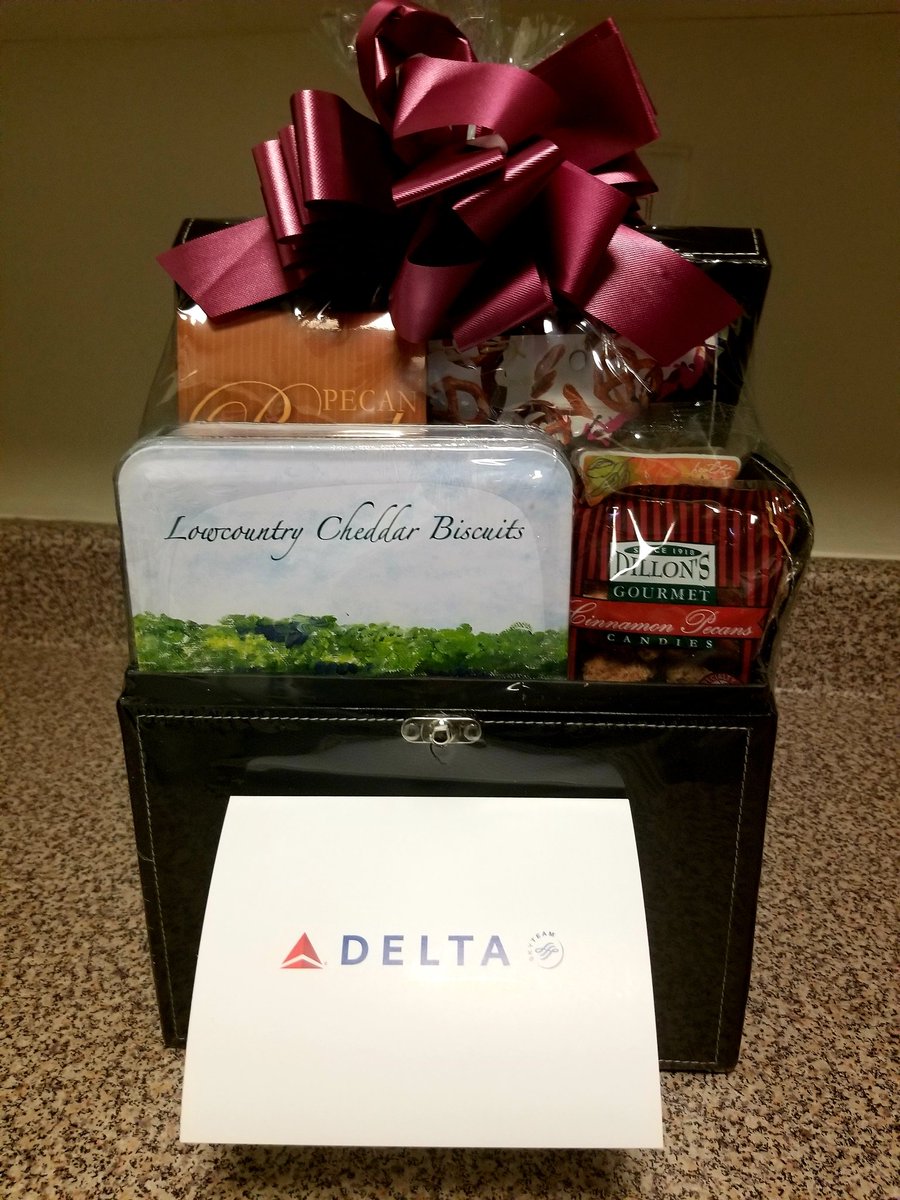 Ma'amCakes tweet media