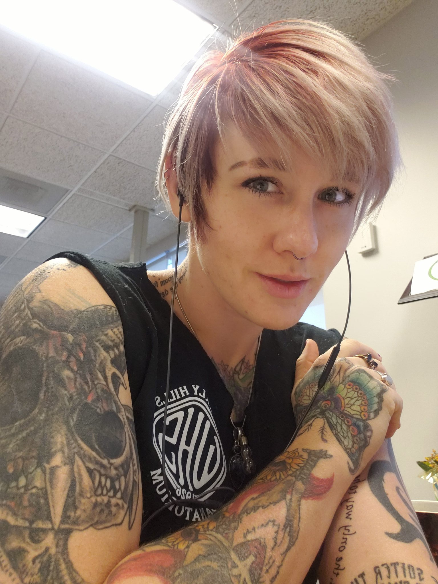 Autumn Ivy - Permanently Unhinged on X: Guys.. I read ur comments,  apparently a lot of yall believe Im a hardcore lesbian. I MARRIED a  woman, but I am pansexual. I like