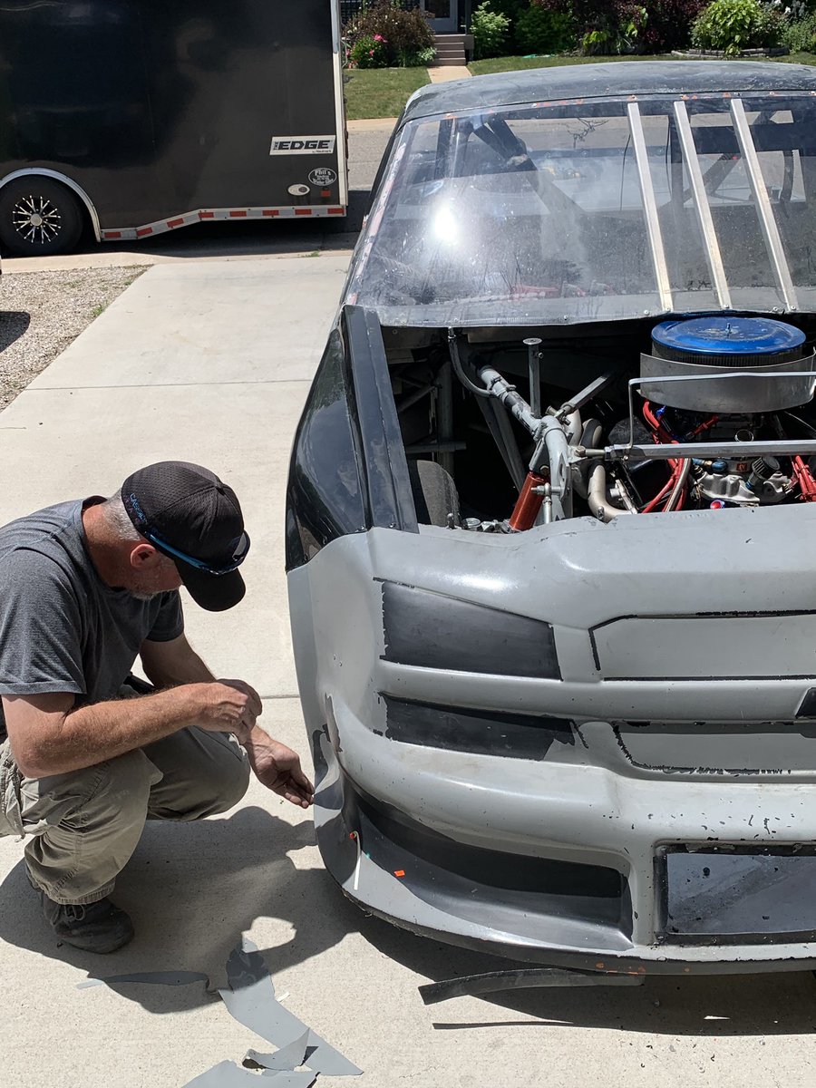 CHindsRacing's tweet photo. What did you today? I helped my parents work on my new Pro Truck. Gettin it ready to be wrapped this weekend. I can’t wait to see what it looks like, it’s a surprise for me🤭😉#walmart #protruck #workingonmytruck #lululemonathletica https://t.co/huNvha7s6B