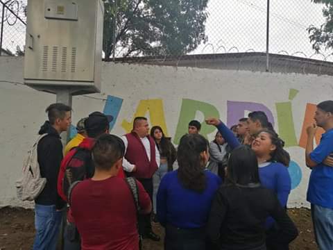 ManuelG83686014's tweet photo. El Conalep 2 le da el agradecimiento al Dr Francisco Chiguil Figueroa, Maestro Jose Francisco Villagomez y a todo su equipo de trabajo por la platica de prevención del delito.
#Transformanjuntos
#Conalep2
#JOVENESMEDIASUPERIOR @fchiguil @BetyRojas06 @ALTESOL1 @TuAlcaldiaGAM https://t.co/q07FyYLECL