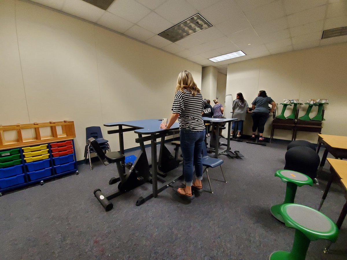 SharyseM's tweet photo. These kinesthetic desks are amazing!   I really need one of them!!     #excersicewhileyoulearn #ABLChampions #movementmakesbetterlearning https://t.co/FXPNzVKPD4