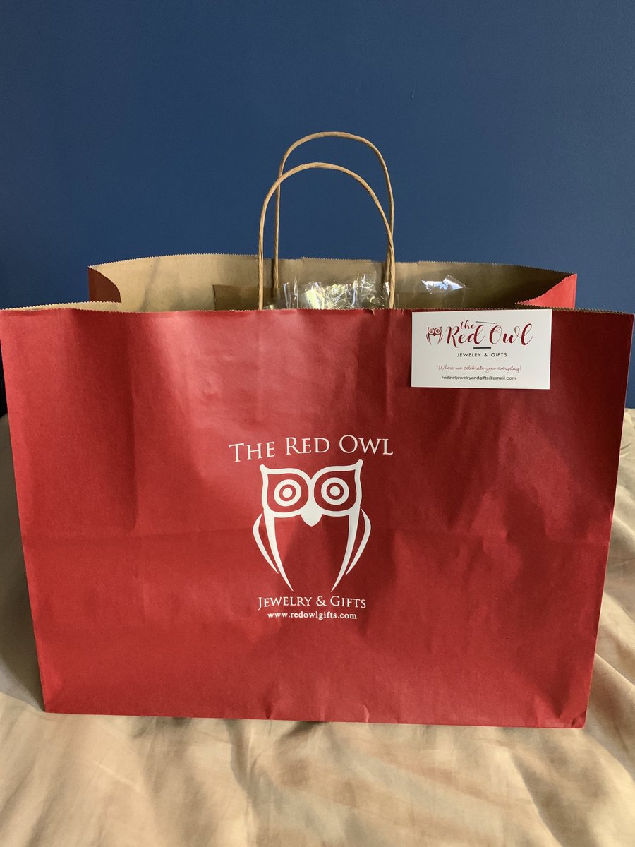 CHS2019's tweet photo. And now for tonight’s actual item: a gift bag from the Red Owl including jewelry and a Cheshire Ivory Ella shirt! https://t.co/UV6ZegY6pg