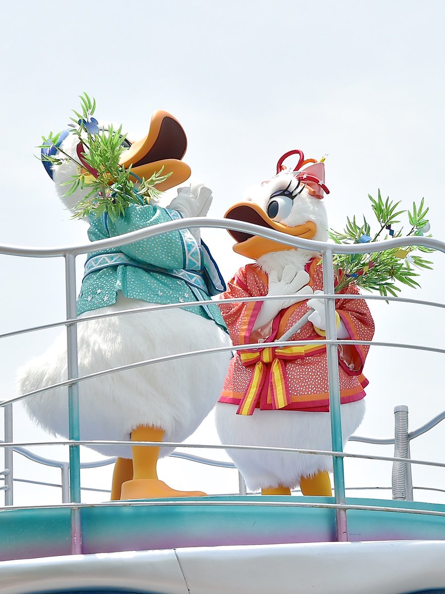 DtimesJP's tweet photo. 東京ディズニーランド“ディズニー七夕デイズ2019”グリーティング
ドナルドダック&amp;デイジーダックはフロートに乗って登場
願い事をするかわいいドナルド☆
詳細→https://t.co/apzufx3XQP https://t.co/HZwOEFzSOR