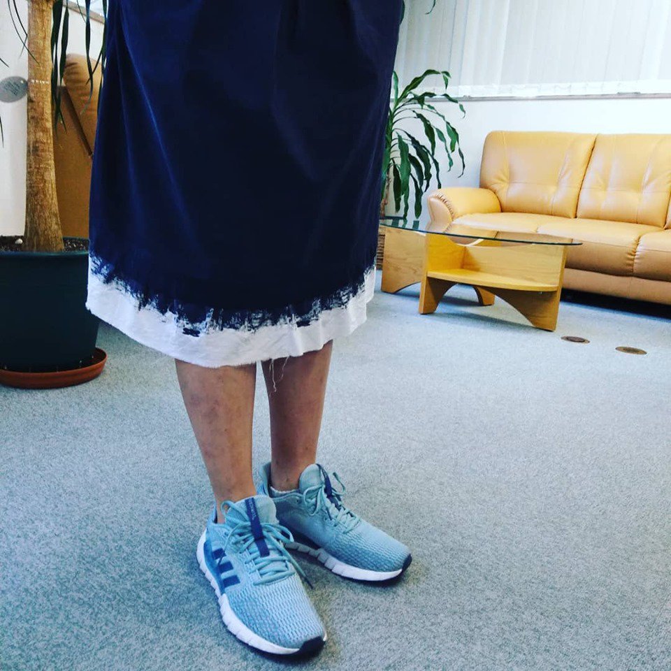 スニーカー出勤 スニーカー出勤