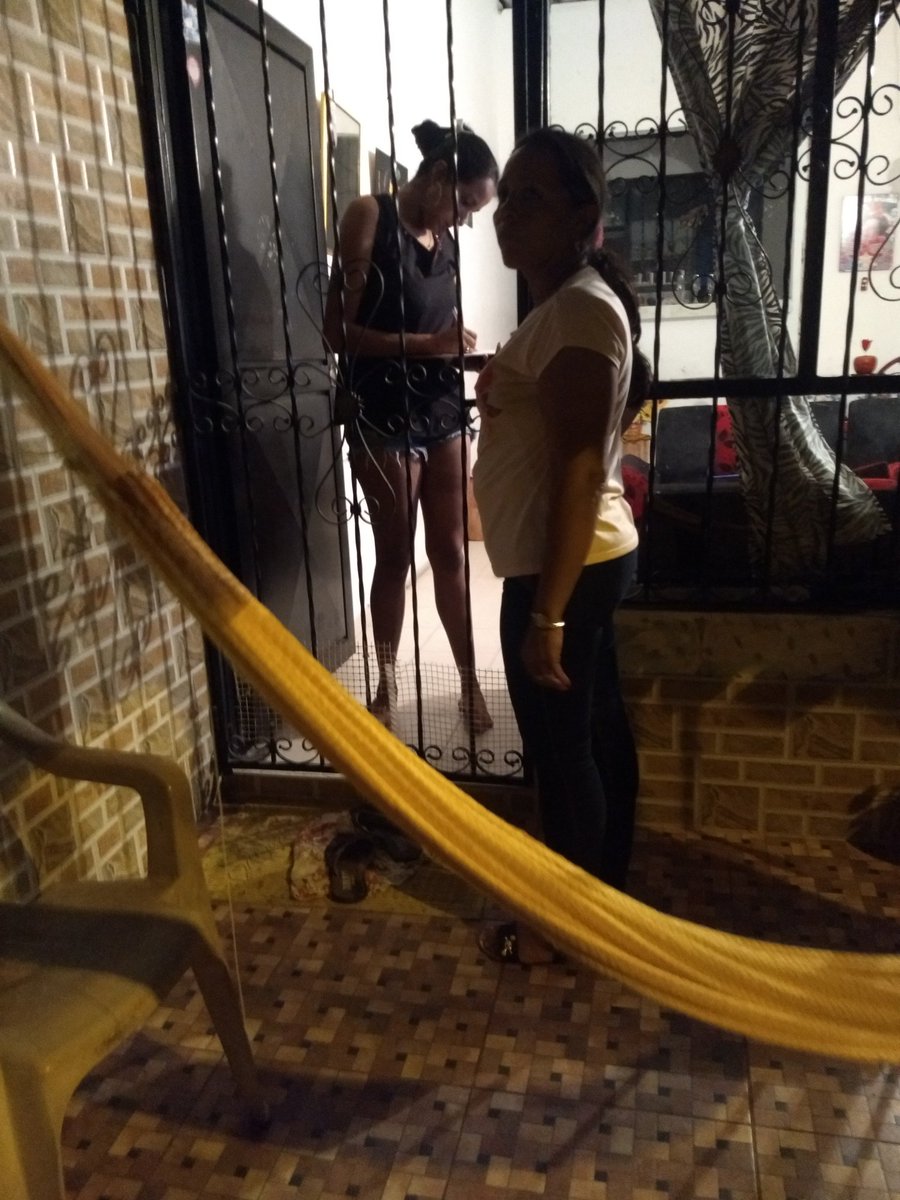 PIPERODRIGUEZ3's tweet photo. Vecinos en ciudad firmando. https://t.co/MYzArVMfYc