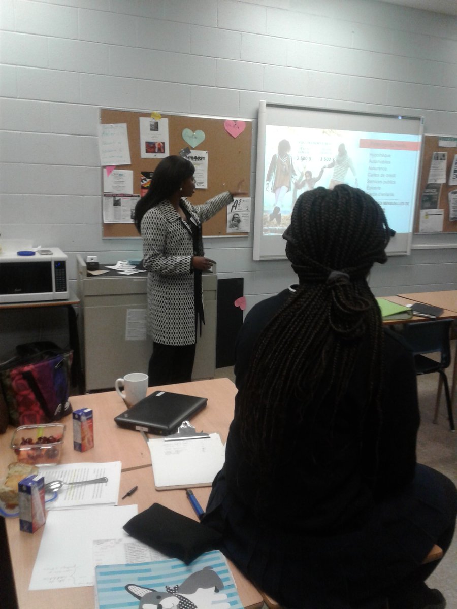 Yvonne Katchunga@Téé tweet media