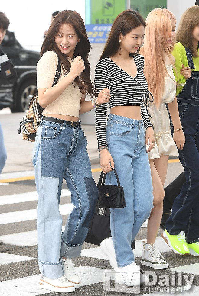 BLACKPINKCNTRAL's tweet photo. [190606] PRESS] BLACKPINK at Incheon Airport on the way to Philippines for Shopee Event

#BLACKPINK #블랙핑크 @ygofficialblink https://t.co/bUNQIGVoU8
