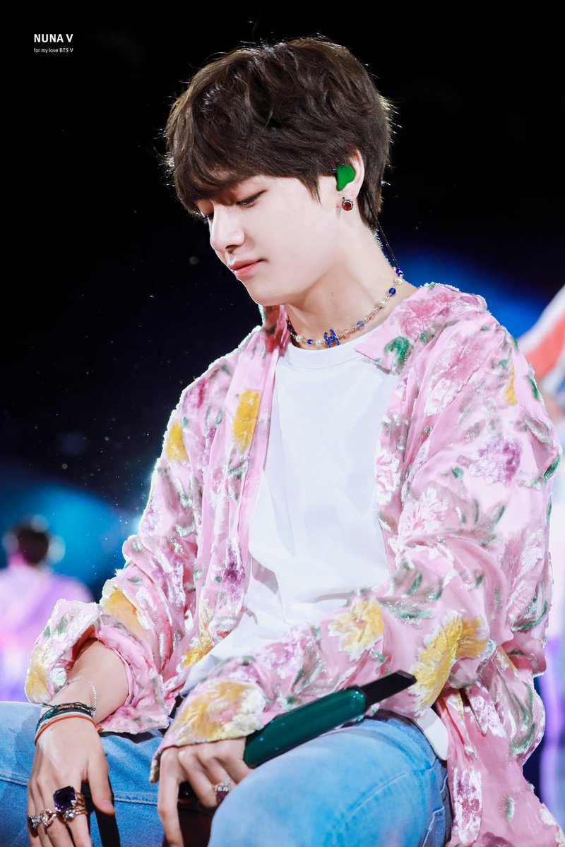 _nuna_V's tweet photo. [HQ] 190518 Speak Yourself Tour in New Jersey
💜💜
#이삐사진전 #태형 #Taehyung #BTSV #방탄소년단뷔 
@BTS_twt https://t.co/dWXBvSWYlK