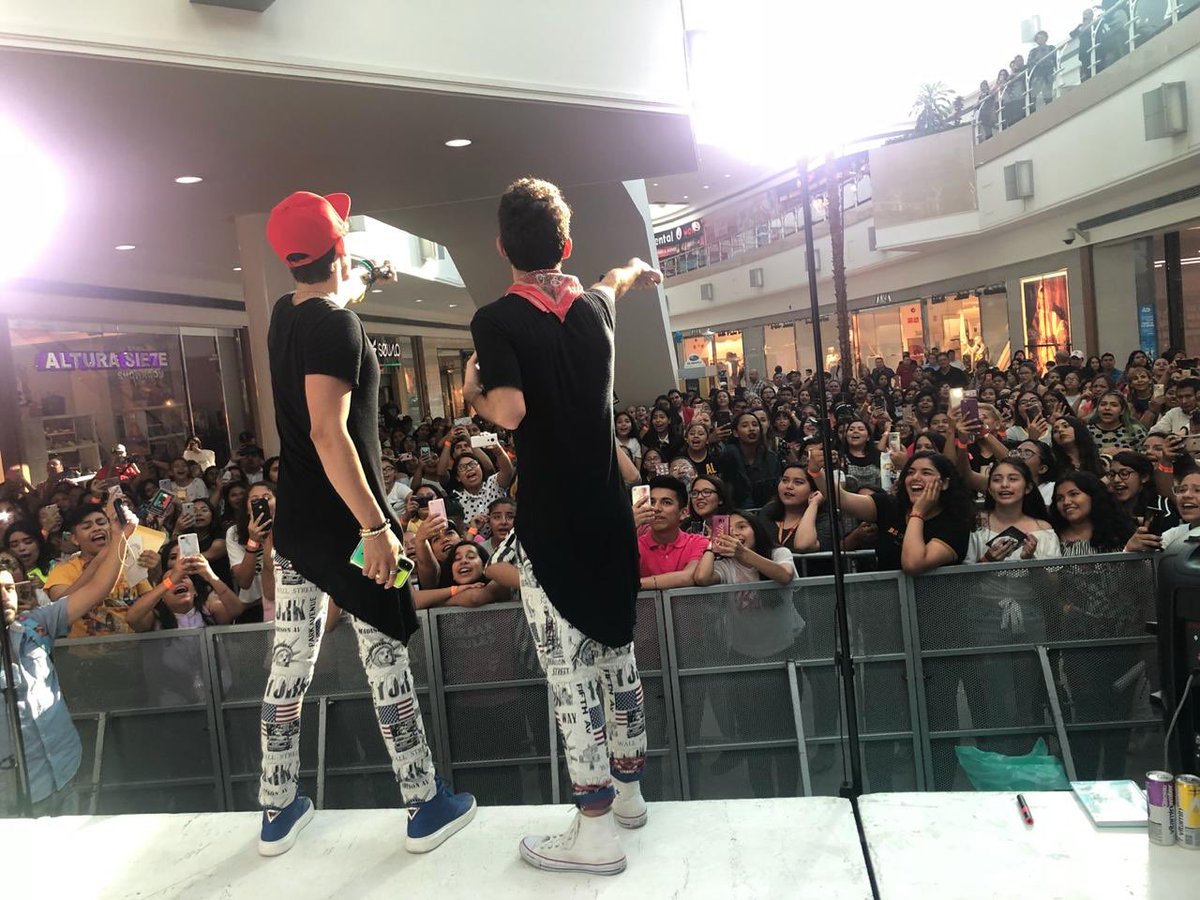 osoriojua's tweet photo. Gracias Monterrey,un día increíble con todos ustedes! Recuerden la cita 24 de junio 8:30 ! #ElCorazonNuncaSeEquivoca https://t.co/3dErmsgDet