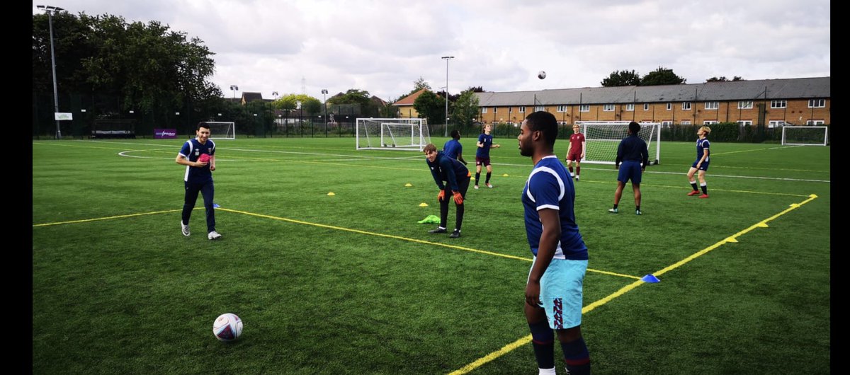 IconicSACandE's tweet photo. Great turnout for our NCC 11 a side tournament @new_city_college_red @towerhamletscol trial, well done to all the students.  @WHUFoundation #soccer  #Redbridge #careersinsport #btecinsport #btecstudents #collegefootball https://t.co/BXbKShcnD5