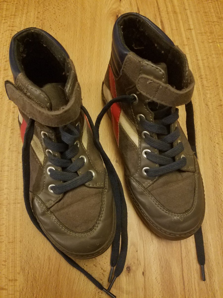 BrianPiotrzkow1's tweet photo. #ZNationProps
I haven't had time to do any research but I do know these were 1 of the Lucy's pair of shoes. I am not sure which yet.
Yup, I bought a pair of used dirty shoes๐๐คฃ
Actually these r pretty cool & no, I do not have a shoe fetish๐
Thanks @wendi_lou_who!
#ZNation https://t.co/dldbDzHvlI