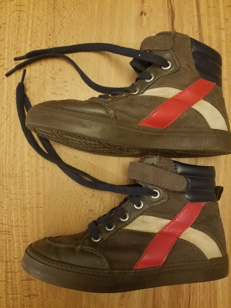 BrianPiotrzkow1's tweet photo. #ZNationProps
I haven't had time to do any research but I do know these were 1 of the Lucy's pair of shoes. I am not sure which yet.
Yup, I bought a pair of used dirty shoes๐๐คฃ
Actually these r pretty cool & no, I do not have a shoe fetish๐
Thanks @wendi_lou_who!
#ZNation https://t.co/dldbDzHvlI