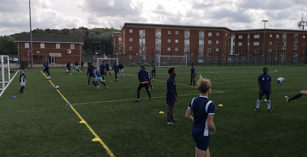 IconicSACandE's tweet photo. Great turnout for our NCC 11 a side tournament @HackneyCC trial, well done to all the students.  #soccer  #NCC #careersinsport #btecinsport #btecstudents #collegefootball #POST16 https://t.co/CvExTdL7nh