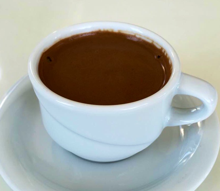 カフェバグダッド ア 17 18 文学フリマ岩手6 クルド語 クルマンジー方言 で 色を表す単語は独特 茶色は コーヒー色 カフウェイー という クルド人は コーヒーより紅茶を好むのではあるけれど オレンジ色は 年配の人は アンズ色