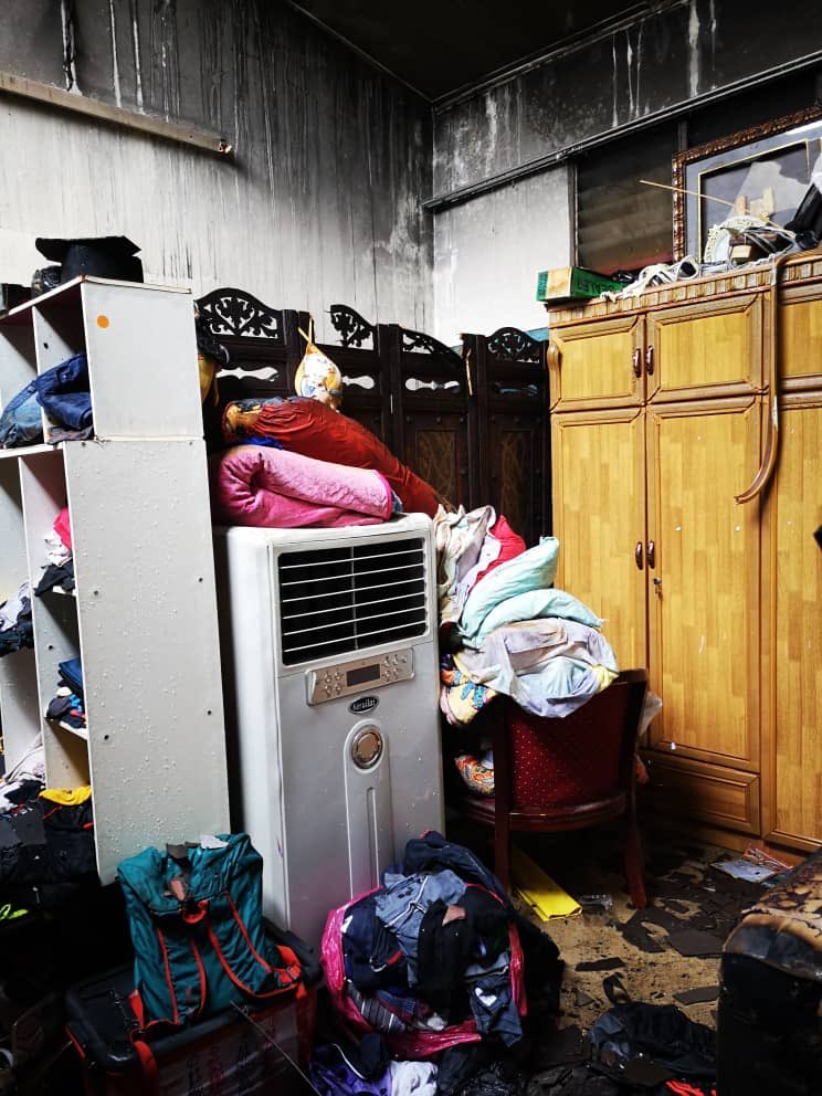 Assalamualaikum semua.

Rumah keluarga saya baru saja terlibat dengan kebakaran pada pagi kedua syawal ni (6/6/19). Saya dengan rendah hati meminta bantuan saudara saudari untuk membantu serba sedikit keluarga kami. Semoga Allah membalas jasa kalian. Terima kasih.