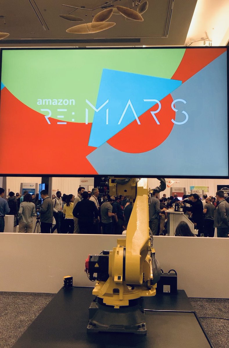 zaiortiz_'s tweet photo. #BostonDynamics unleashed the Dogs at @AmazonreMARS! Great meeting #Spot and test driving, thank you #MarcRaibert https://t.co/9nTUmREbUp