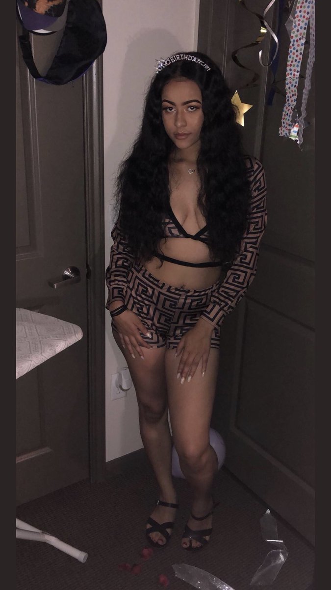 _dmhaze's tweet photo. #FineLightskinTwitter @champagnexmami_ https://t.co/znEnITYaLY