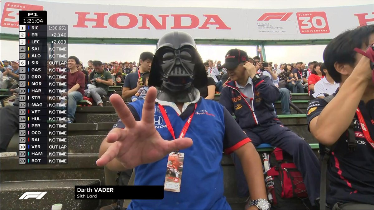 Formula1 S Lord Vader ダースベイダーがレースを見にサーキットへやって来る 車知らない人が嘘だと思うけど本当の事言え