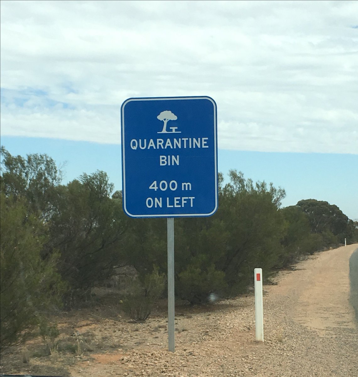 Travelling to the #Riverland this weekend? Protect its valuable food and wine industry. Don't bring fresh fruit or vegetables with you - buy local. Want to know more? Eat It or Bin It! ow.ly/OnZp50uvWDX #KeepSAFruitFlyFree