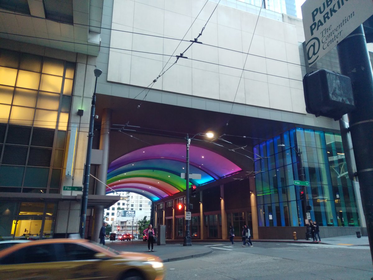 raibowmama_hk's tweet photo. 正しく🌈@コンベンションセンター
流石シアトル😄
#washingtonstateconventioncenter #DowntownSeattle #Pride2019
#シアトル #rainbow https://t.co/iqMDOlmFWw