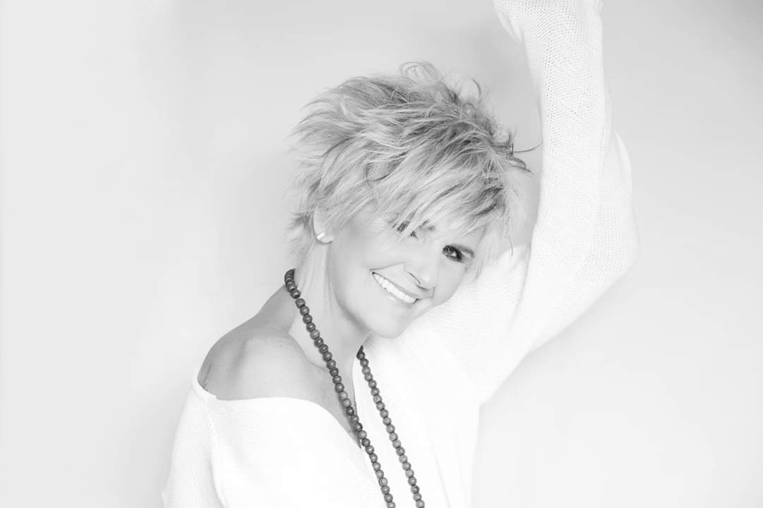 CarrieCarlsson's tweet image. [ON AIR] Coming up at 7.00am (Thur 6 June) on #MassivMornings @MassivMetro , @PennyLebyane and @RealZola7 chat to the "Loved One" - PJ POWERS @PJPowers1.
 #IGF #SunshineInMySoul #IGotFaith 
Stream live on massivmetro.com