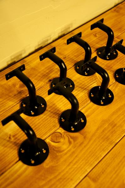 Numbersecond Inc در توییتر 階段手すり用のアイアンブラケットのご紹介 シンプルながら質感ある愛着の一品です 製品は全て国内で職人が一つ一つ製作しております 全国発送可能です T Co 45is58wbbt アイアン アイアン手すり アイアンブラケット アイアン