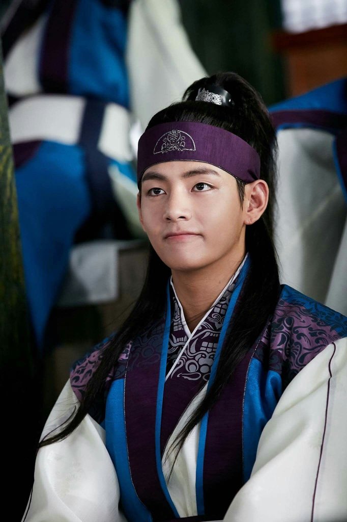 keyNamu13's tweet photo. Espero que la sinceridad de Hansung que sentí también haya sido transmitida a los espectadores”

Su debut como actor lo tuvo en el drama surcoreano Hwarang en el 2017, interpretando el papel de Hansug, en donde también formó parte de la banda sonora con la canción+
-(Key) https://t.co/M7vENsV2k4