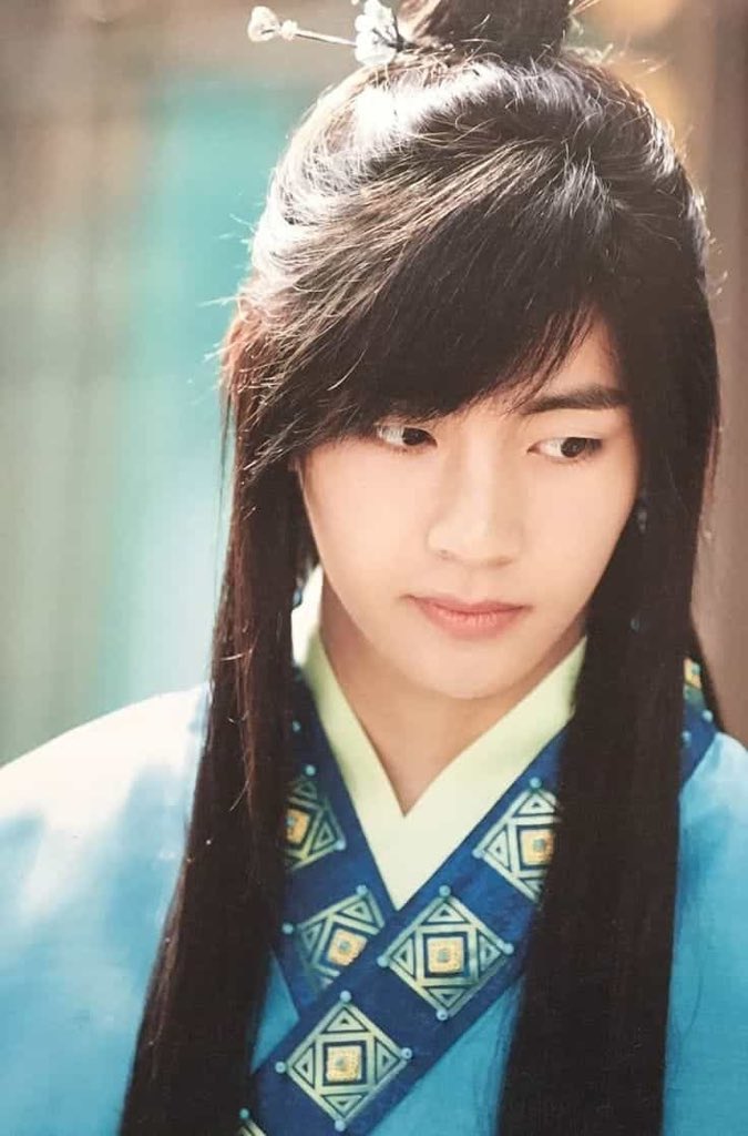 keyNamu13's tweet photo. Espero que la sinceridad de Hansung que sentí también haya sido transmitida a los espectadores”

Su debut como actor lo tuvo en el drama surcoreano Hwarang en el 2017, interpretando el papel de Hansug, en donde también formó parte de la banda sonora con la canción+
-(Key) https://t.co/M7vENsV2k4