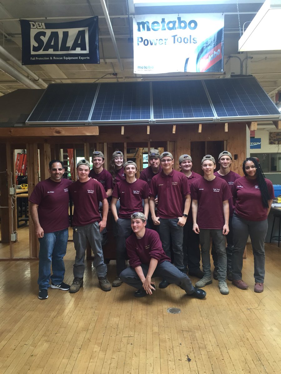 edpuleo's tweet image. @VinalTechHS great job this year by the class of 2021 electrical shop.
