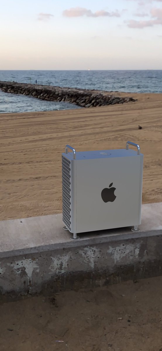 jimmygunawanapp's tweet photo. Adoring the new Mac Pro 2019 at nearby beach 🏖 #newmacpro #macpro2019 https://t.co/YEoIocefXo