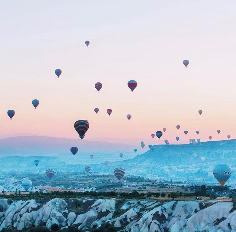 Possibly one of the most beautiful sunrise views in the world... plus other new works from Laura Austin now available online. 🌟
-
4 sizes.  From £33 (30 x 20 cm) up to £185 (91 x 60 cm). Link in bio ☝🏻.
-
#cappadocia #escapism #lumitrixloves #lumilove #lauraaustin