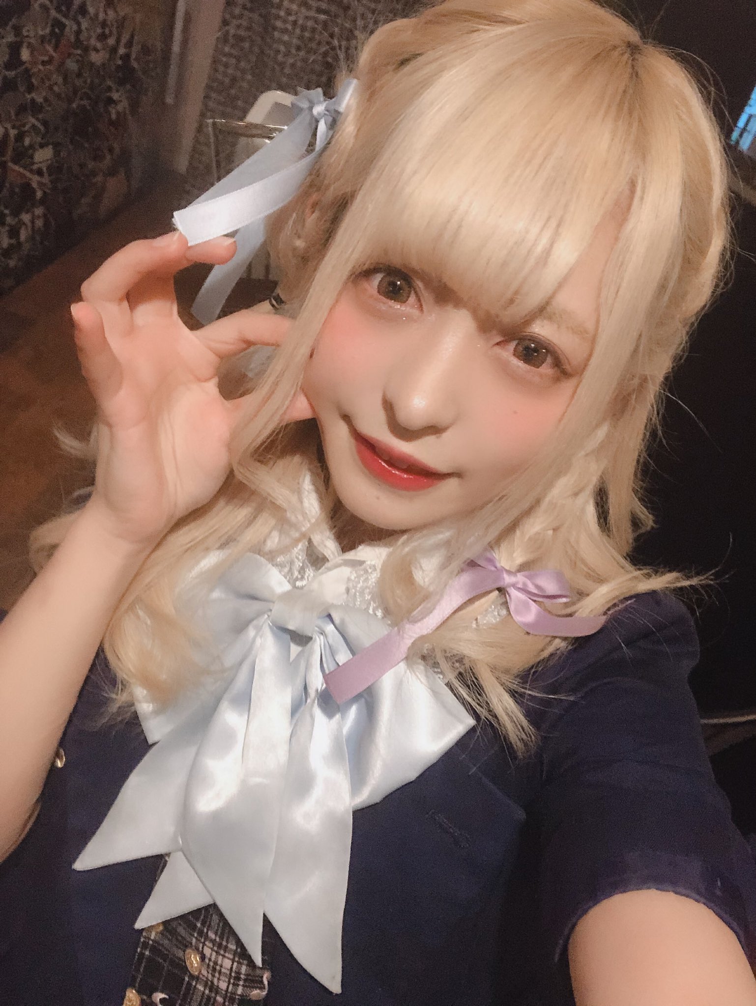 Twitter 上的 小鳩りあ こばとりあ 実は紫シャンプーが苦手でさぼっちゃうんだけど最近気合い入れて紫シャンプー しっかりやってるんだよこの金髪がこんなに白くなる ブリーチ何回してますかっていろんなところで聞かれるけどたぶん今生き残ってる髪たちは2回だと思い