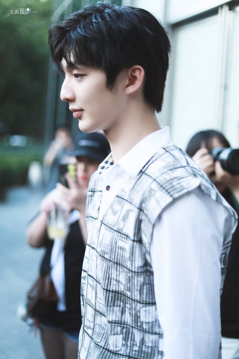 ALN_Fandomless's tweet photo. /HELP RT/
Karena dalam rangka bagi-bagi THR di bulan Syawal, terus bentar lagi orang-orang yang spesial di hidupku ultah kayak #XiaHanyu (11Juni), #ChenYou (21Juni) maka kuadakan GA pulsa 50k buat 1orang beruntung~
Syaratnya RT aja, diumumin ntar2an~ https://t.co/8Jgu3hzCSm