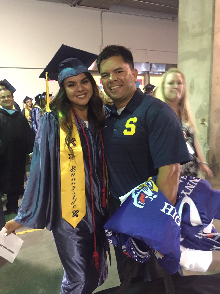 SHSHealthPathw1's tweet photo. Proud teacher/coach. These are the moments that make educating rewarding. #onceawildcatalwaysawildcat 
#shsc/o2019 #onlyatsunnysidehs https://t.co/eVHbtTJd5y