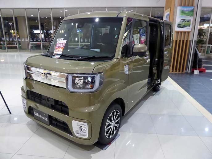 Cobby コビー ウェイク 14 タントを超えるでかい車 を作ろう と開発 室内高1 455mmは軽自動車最大でゴルフバックを縦のまま収納可能 アイポイントはミニバン並 東京モーターショー出品のコンセプトカーの 名前は Deca Deca デカデカ Cobby コビー ウェイク 14 タントを超えるでかい車 を作ろう と開発 室内高1 455mmは軽自動車最大でゴルフバックを縦のまま収納可能 アイポイントはミニバン並 東京モーターショー出品のコンセプトカーの 名前は Deca Deca デカデカ