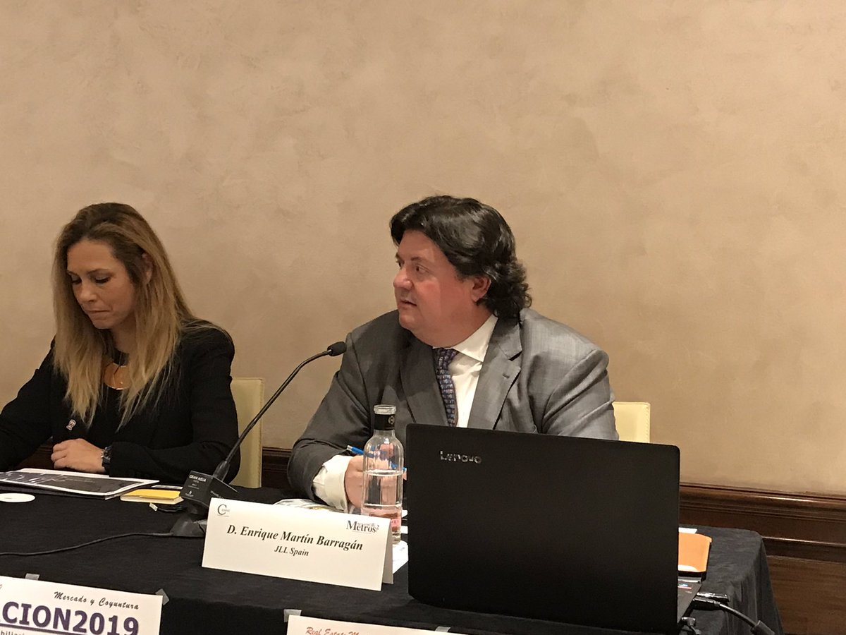 AliaTasaciones's tweet photo. El #BigData permitirá detectar mapas de valor en las ciudades que ayudarán a determinar dónde y qué tipo de negocio abrir dice Enrique Martín de @JLLSpain #TASACION2019 https://t.co/aZBQ3rVFKG