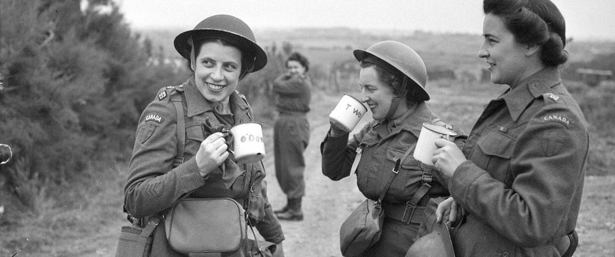Second woman second woman. Женщины второй мировой. Канадские солдаты второй мировой. Женщины солдаты второй мировой.