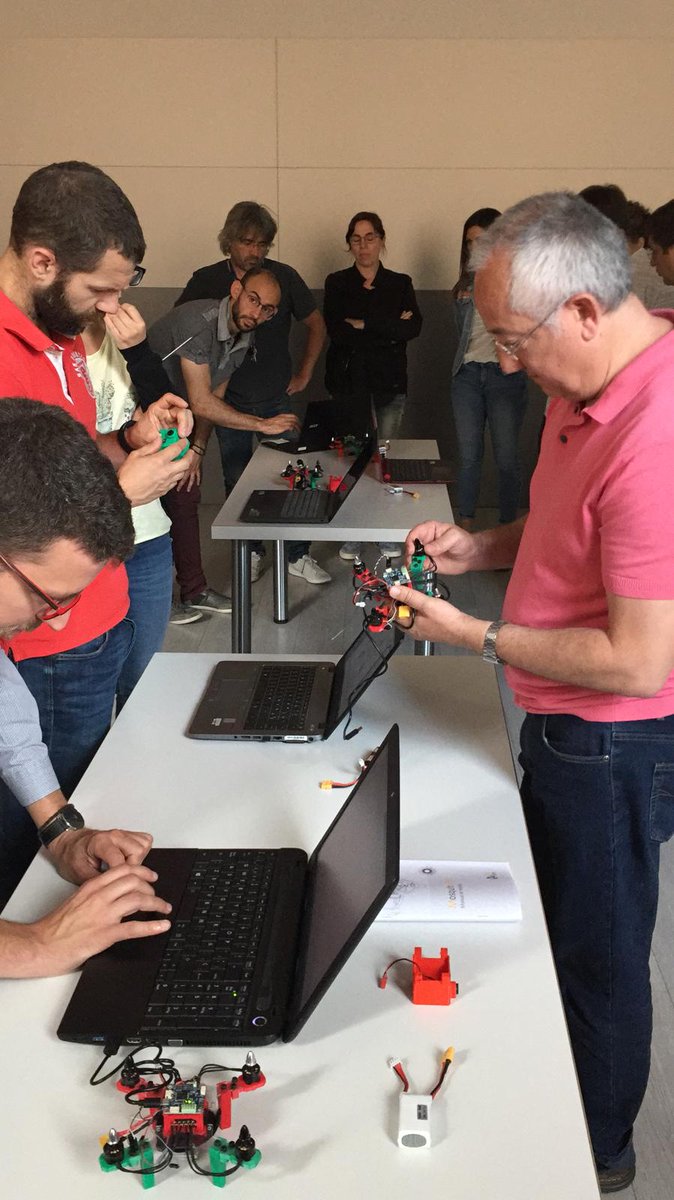 Integrem les STEAM i la tecnologia a partir de reptes. Ah!i ho fem amb drones en  3D amb <a href="/BonaDrone/">BonaDrone</a> 
#intensament #escolacompetent