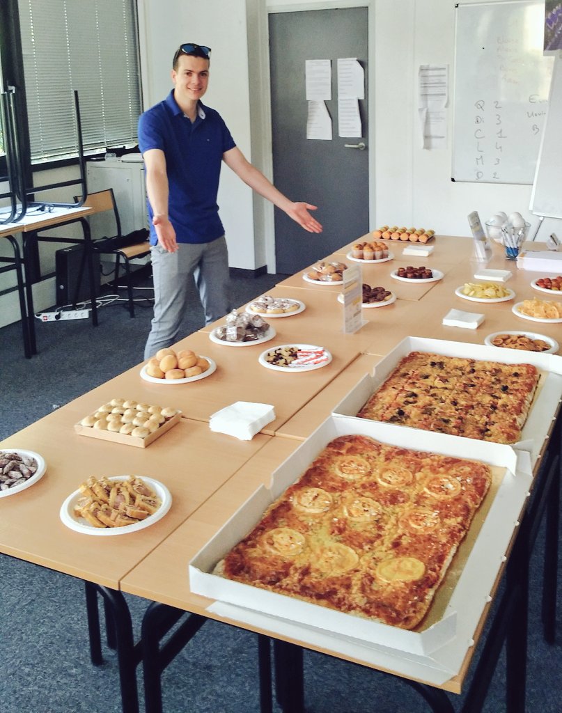 JobOpportunIT_'s tweet image. On est nombreux pour cette 35ème édition du #Meetup #DéveloppementMobile 📱 #CotedAzur ! 😊

Mais pas de soucis, on vous a apporté un buffet copieux et de quoi se rafraîchir 🍕🍹🍡🍩

#devmobca #SophiaAntipolis #FierdEtreSponsor #noSSII 🚀 #MakeYourOpportunIT 😎