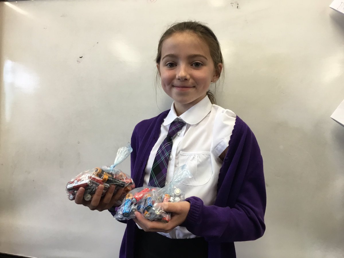 KPS_Primary4W's tweet photo. Well done to this girl. She has colllected many batteries! @KPS_Eco https://t.co/zM8vg0Fhwc
