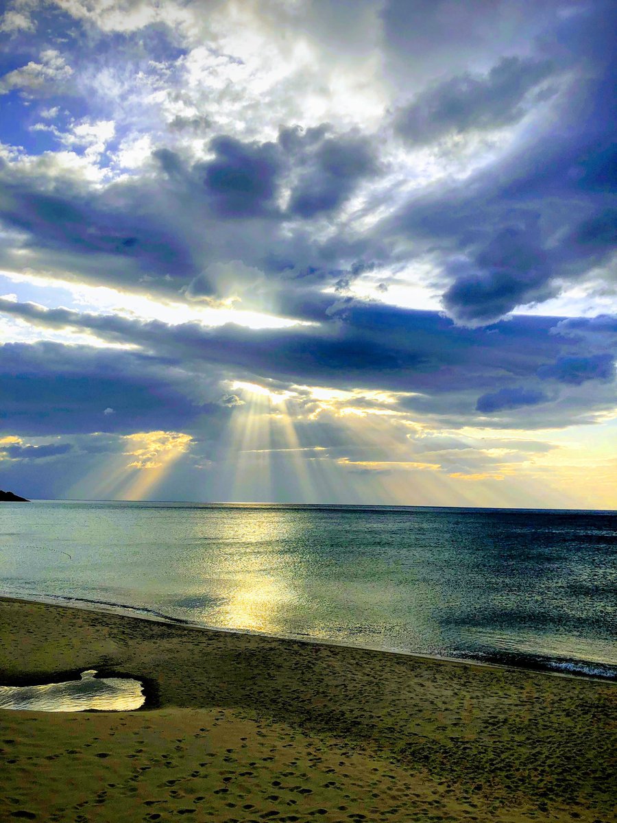 Stunning views from Cefalù beach 😍 #clouds #sunlight #beachlife #SunsetPics #Weathercloud