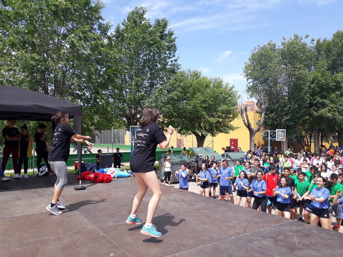 Gran participacion en las II olimpiadas solidarias de Alcala "Tu trofeo su educacion"