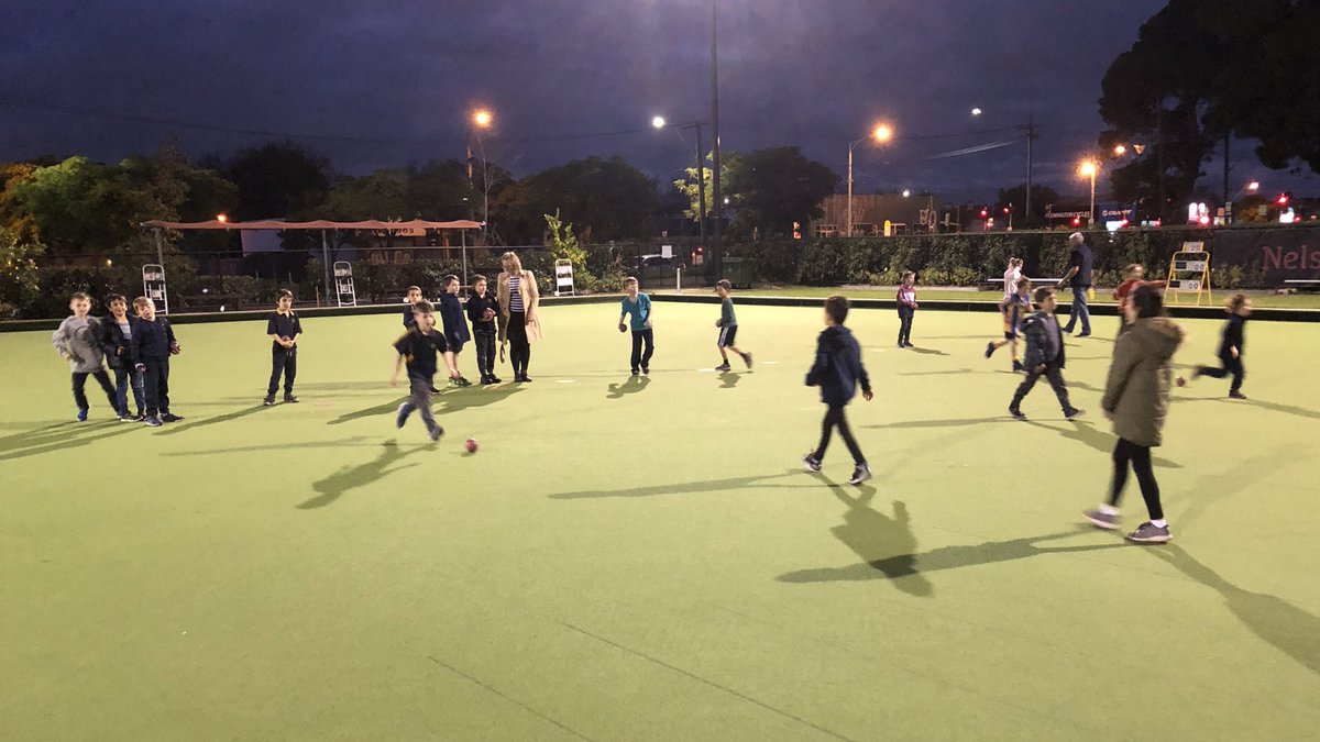Sensational #RollUp this evening at <a href="/flemkenbowls/">flemkenbowls</a> with 30 plus kids from the local junior footy club and their parents enjoying bowls for the first time. Bringing the community together is key to building value &amp; connection. <a href="/BowlsAustralia/">Bowls Australia</a> <a href="/BowlsVictoria/">Bowls Victoria</a> <a href="/VicHealth/">VicHealth</a>