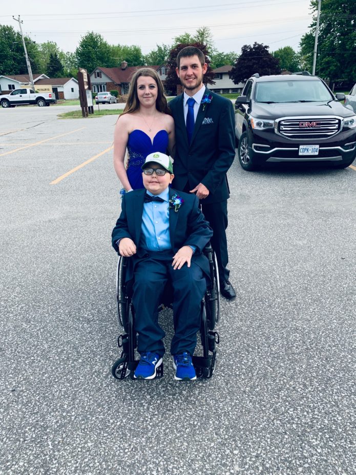 Our man Huntre, whose brother took him to prom in Amherstburg isn't doing well.  If you want to do something I very much suggest this... thinking positive thoughts for our little buddy! ~M

gofundme.com/hope-for-huntr…