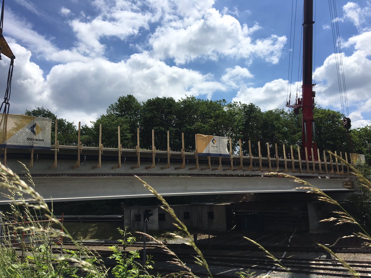 En de laatste ligger van de nieuwe brug Veestraat voor <a href="/Gemeente_Stein/">Gemeente Stein</a> ligt ook op z’n plek! Samen met <a href="/BLMWegenbouw/">BLM Wegenbouw BV</a> en @Spanbeton