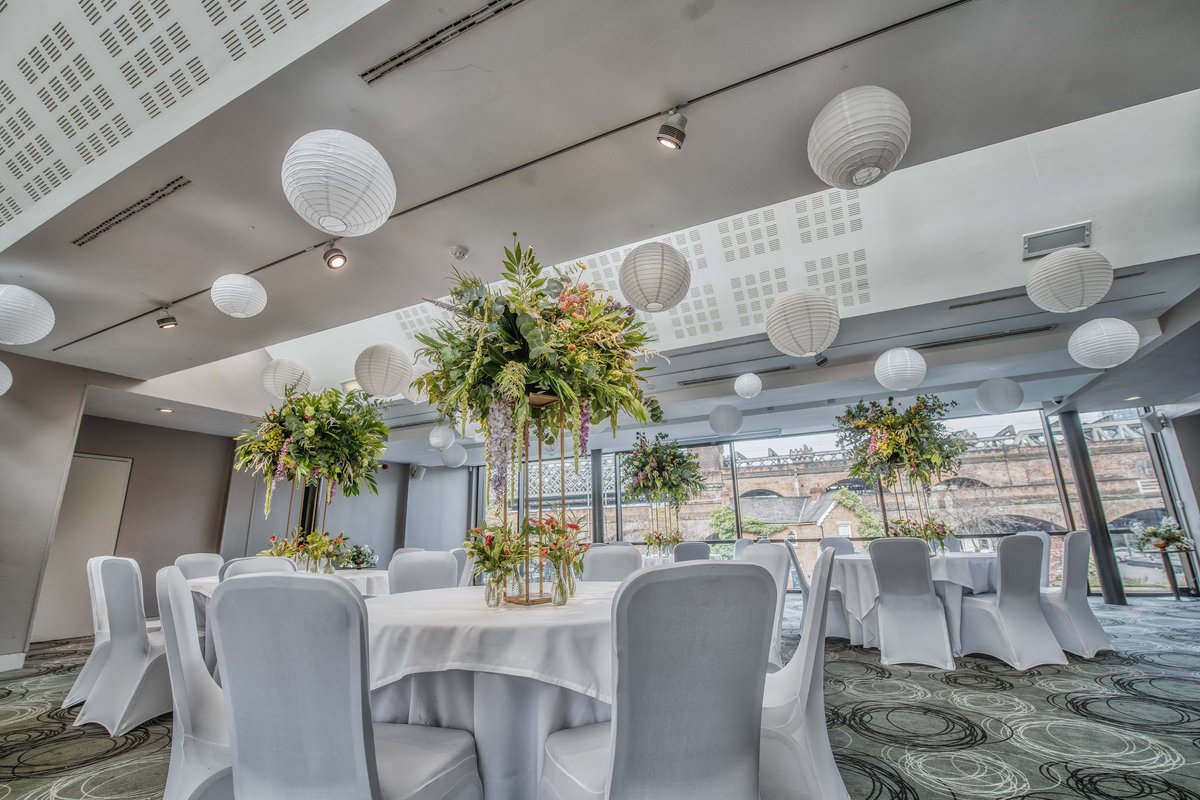 Looking for a stylish venue in #Manchestercitycentre for your next special celebration? 
Look no further.....

0161 839 8656 or sales@thecastlefieldrooms.com