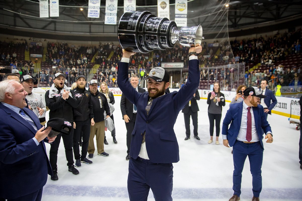 ECHL Champions. Had a great time working with these guys this year. All of the fun paid off.  #NLGrowlersGoaliesRock #KellyCupPlayoffs <a href="/NLGrowlers/">Newfoundland Growlers</a> <a href="/ECHL/">ECHL</a> <a href="/Buddy_ThePuffin/">Buddy the Puffin Jr.</a> <a href="/michaelgarteig/">Michael Garteig</a> <a href="/Eamonthegoalie/">Eamon McAdam</a> <a href="/knobsave/">Eric Levine</a>