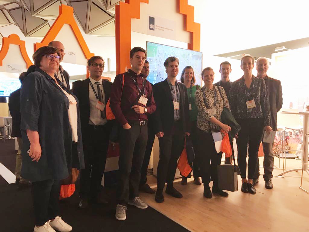 MobilityEmbassy's tweet image. With digitalisation and open-data Belgium wants to impact the development of #smartmobility in their country. By visiting the #DutchStreet at the @ITS_Congresses they hope to get inspired by shared #dutchreality knowledge and experiences. Thank you for your visit. #ITSNL2019