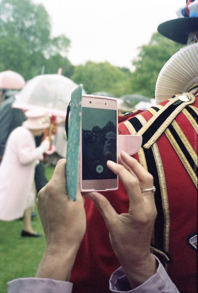 Photographing the Queen
Royal Garden Party last week
#olympus #mjuii #kodak #portra400 #filmphotography #filmisnotdead #believeinfilm #filmcommunity #ishootfilm #35mm #heyfsc #royalfamily #gardenparty