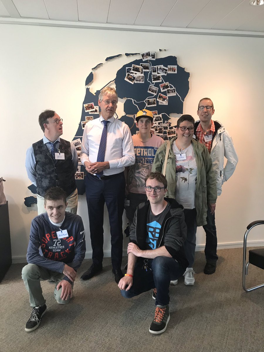 In het kader van de prokkelweek (initiatief van <a href="/HandicapNL/">HandicapNL</a> ) ontvangt <a href="/MinOCW/">Ministerie van Onderwijs, Cultuur en Wetenschap</a> vandaag een aantal gasten. Leuke ontmoeting met hen gehad op mijn werkkamer.